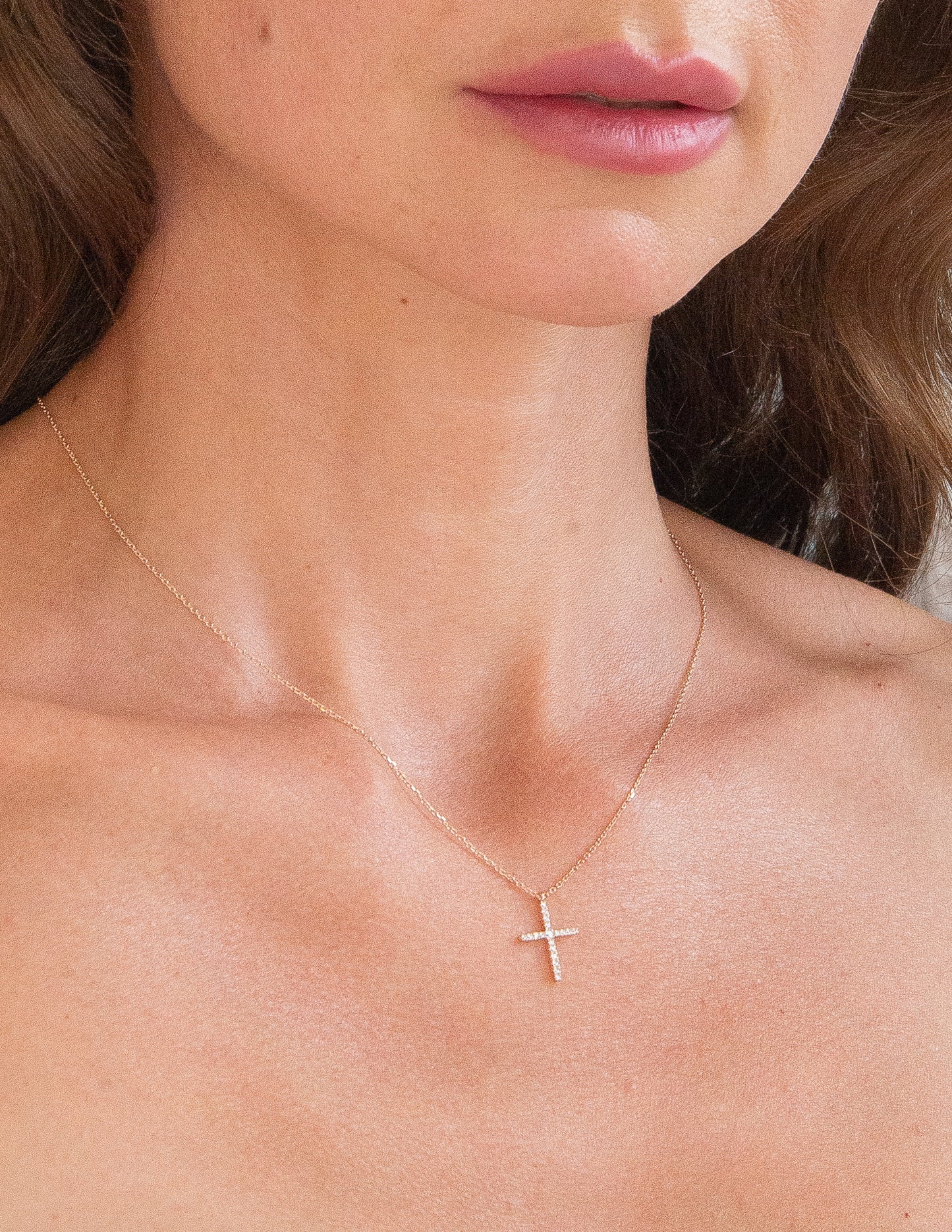 Dije Cruz oro italiano rosa 14K con zirconias