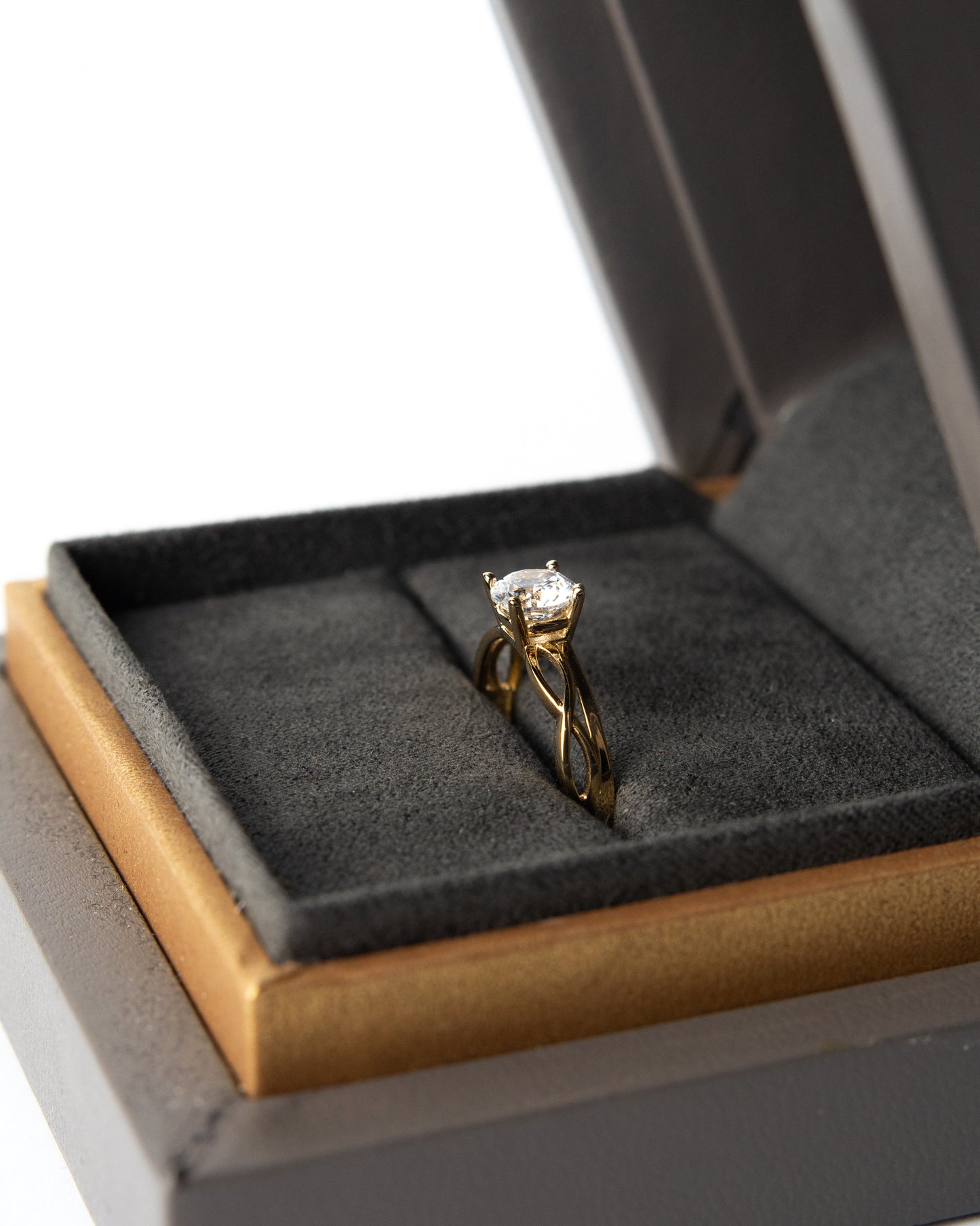 Solitario con infinitos oro 14K