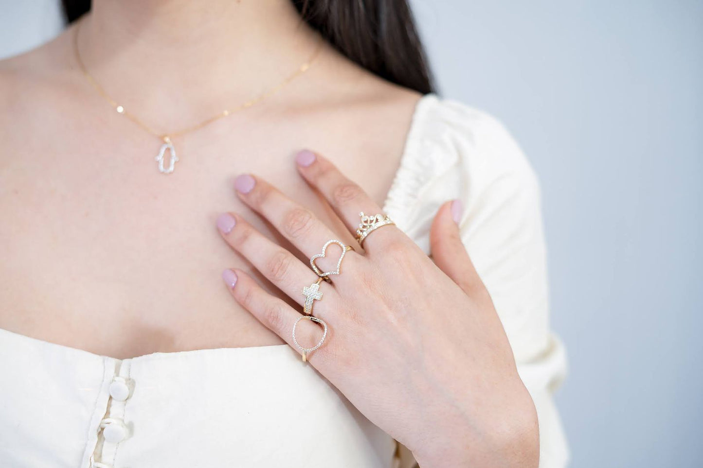 Anillo Silueta círculo Oro 14K con zirconias